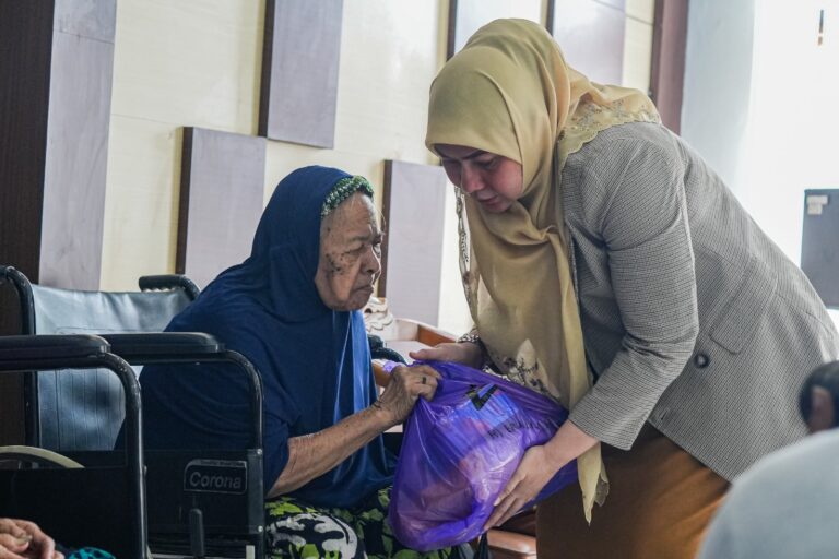 Dihadapan Warga Rentan, Wali Kota Lisa Tegas Pelayanan Harus Tepat Sasaran dan Tanpa Persulit