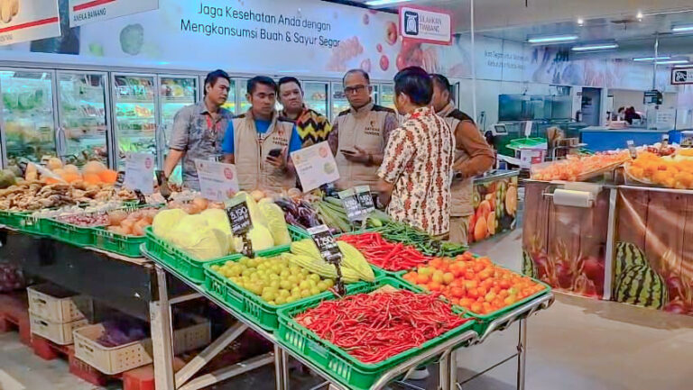 Satgas Pangan Polda Kalsel Sambangi Lotte Mart Banjarmasin, Pantau Harga dan Stok Bapokting