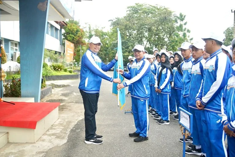 Bupati Banjar Kerahkan 76 Atlet Menuju Popda Kalsel 2026 Bupati Banjar Kerahkan 76 Atlet Menuju Popda Kalsel 2026
