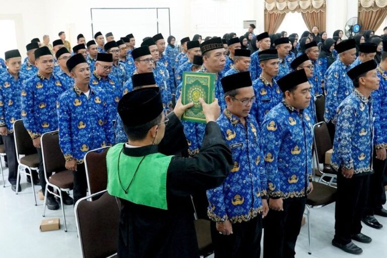 Sekda Banjar Lantik 102 Kepala Sekolah, Tekankan Integritas Pendidikan Sekda Banjar Lantik 102 Kepala Sekolah, Tekankan Integritas Pendidikan