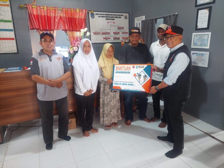 Pemkab Banjar Salurkan Bantuan Rehab Rumah Korban Angin Kencang di Gudang Hirang