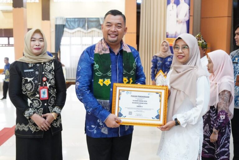 Puncak Hardiknas 2026, Pemkab Banjar Beri Penghargaan
