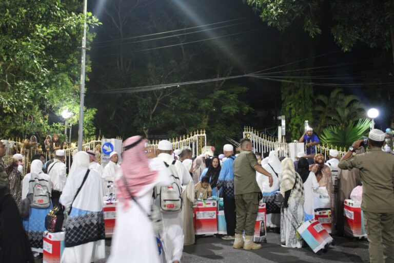 Kepulangan 358 Jemaah Haji Kloter 2 Kabupaten Banjar Kepulangan 358 Jemaah Haji Kloter 2 Kabupaten Banjar