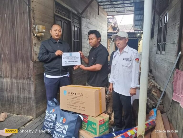 Pemkab Banjar Salurkan Bantuan Korban Kebakaran di Desa Murung Kenanga