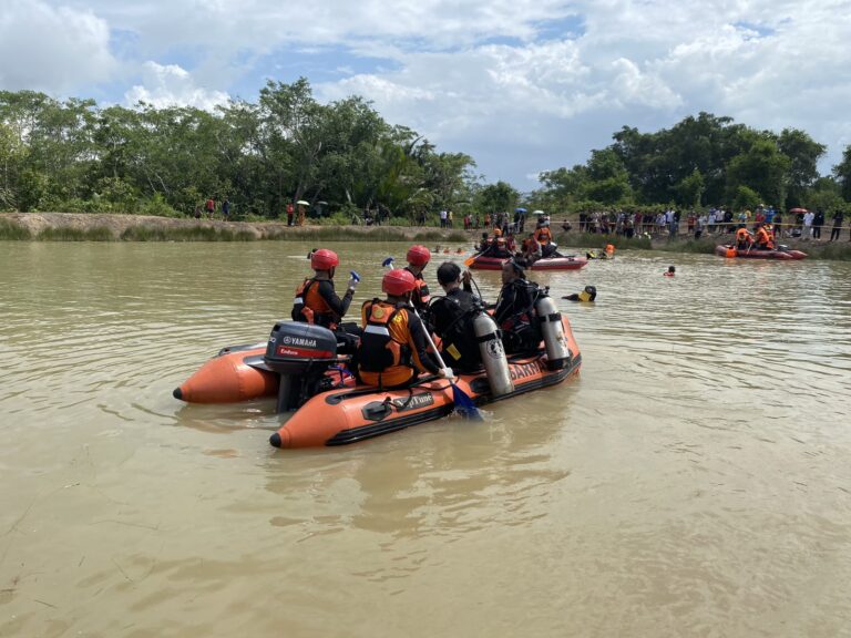 Bocah 10 Tahun Diduga Tenggelam di Danau Arraudah Tanah Bumbu, Tim SAR Lakukan Penyelaman