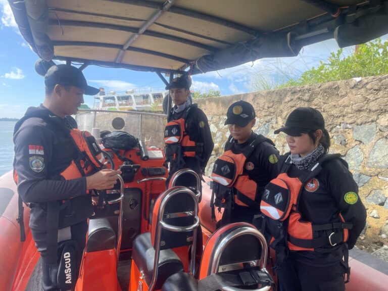 Tim Gabungan Cari Nelayan yang Hilang di Perairan Senakin Kotabaru Tim Gabungan Cari Nelayan yang Hilang di Perairan Senakin