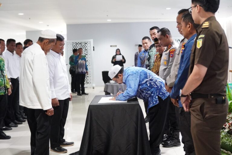 Calon Pambakal 20 Desa di Banjar Sepakati Pemilu Damai Calon Pambakal 20 Desa di Banjar Sepakati Pemilu Damai