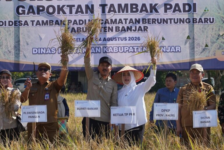Bupati Saidi Mansyur Hadiri Syukuran Panen Padi Beruntung Baru Bupati Saidi Mansyur Hadiri Syukuran Panen Padi Beruntung Baru