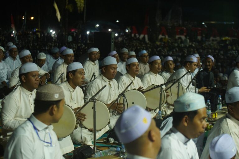 Ribuan Jemaah Padati Banjar Berselawat di Martapura Ribuan Jemaah Padati Banjar Berselawat di Martapura