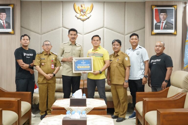 Persemar Dapat Dua Gelar, Terima Bonus Rp25 Juta dari Bupati Banjar Persemar Dapat Dua Gelar, Terima Bonus Rp25 Juta dari Bupati Banjar