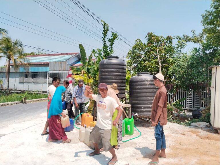 Kemarau Melanda, Desa Mekar Sari Dapat Bantuan Air Bersih dari BPBD Banjar