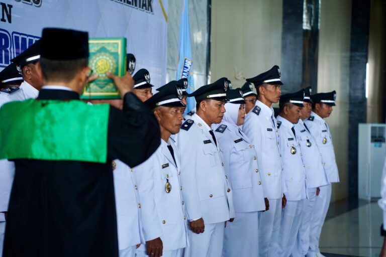 Pelantikan Serentak 23 Pambakal di Bukit Bintang Park