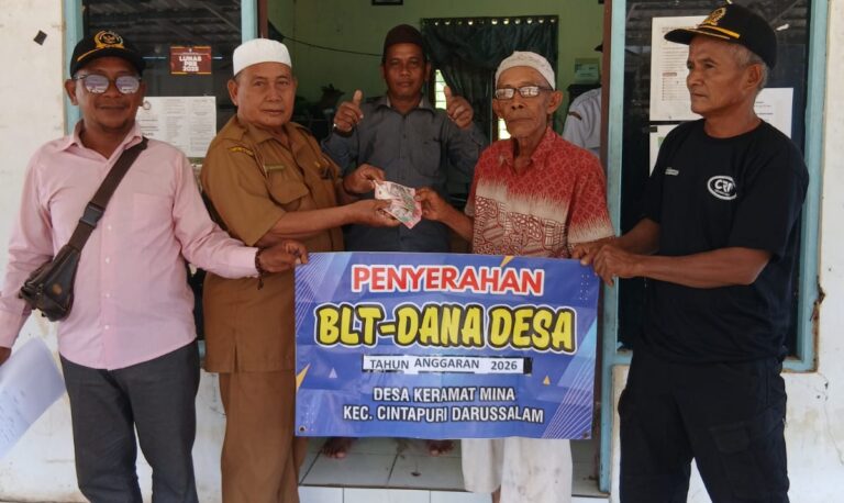 22 KPM Desa Keramat Mina Terima BLT Rp900 Ribu, Bantuan Diantar Langsung ke Rumah