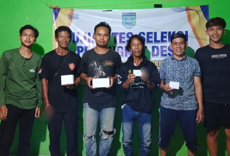 Malam HUT RI di Garis Hanyar Diisi Lomba Domino dan Nonton Bareng Film Kemerdekaan