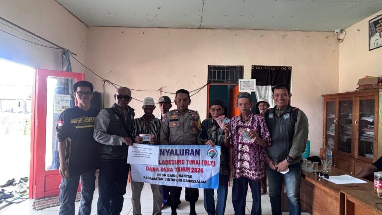 Pemdes Garis Hanyar Salurkan BLT kepada 18 Warga Kurang Mampu untuk Periode Juni–September