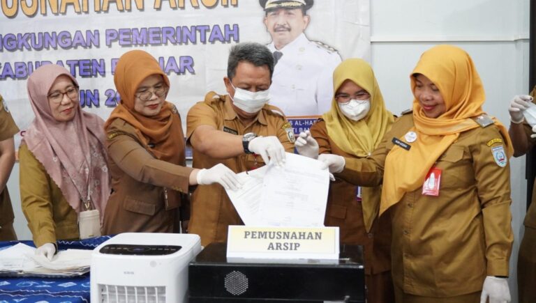 Wujudkan Tertib Administrasi, Pemkab Banjar Musnahkan Ribuan Arsip Inaktif Wujudkan Tertib Administrasi, Pemkab Banjar Musnahkan Ribuan Arsip Inaktif
